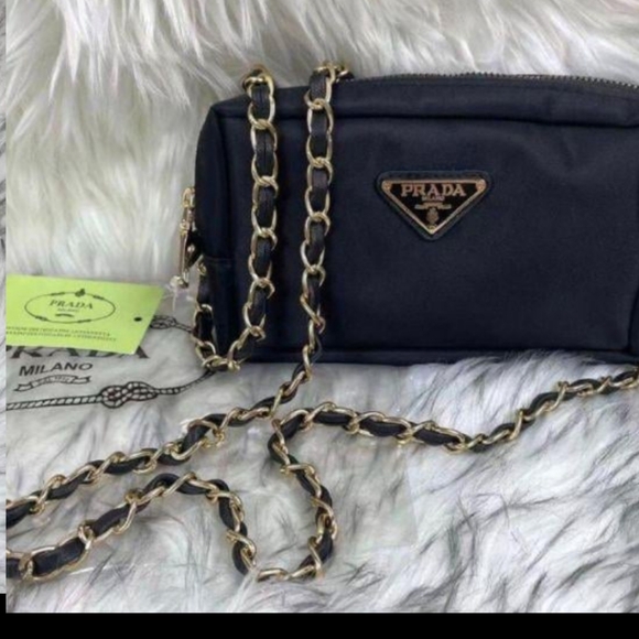 New black Prada purse with Zipper and gold Chain belt should purs - Picture 6 of 15